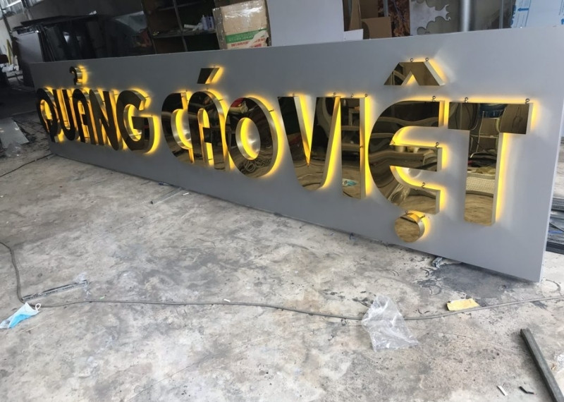 Chữ mica cháo Dior