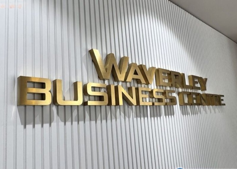 Chữ nổi inox mạ đồng kết hợp tôn sóng