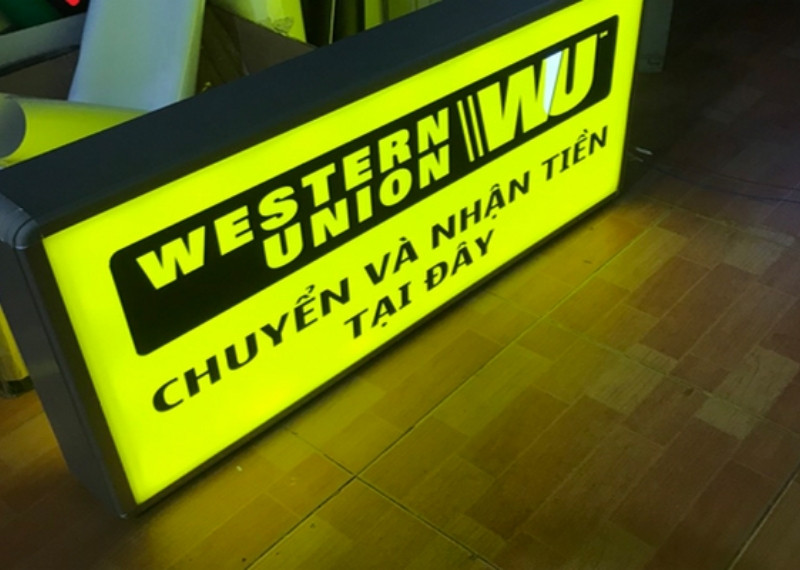 Hộp đèn mica in UV