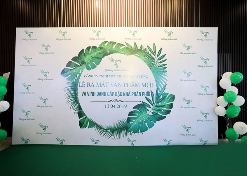 Backdrop lễ ra mắt ấn tượng