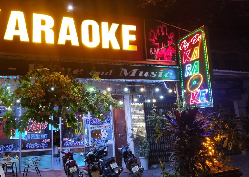 Biển vẫy Karaoke ấn tượng