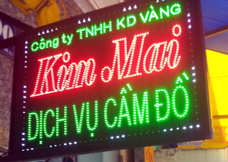 Hộp đèn LED chạy chữ kinh doanh vàng