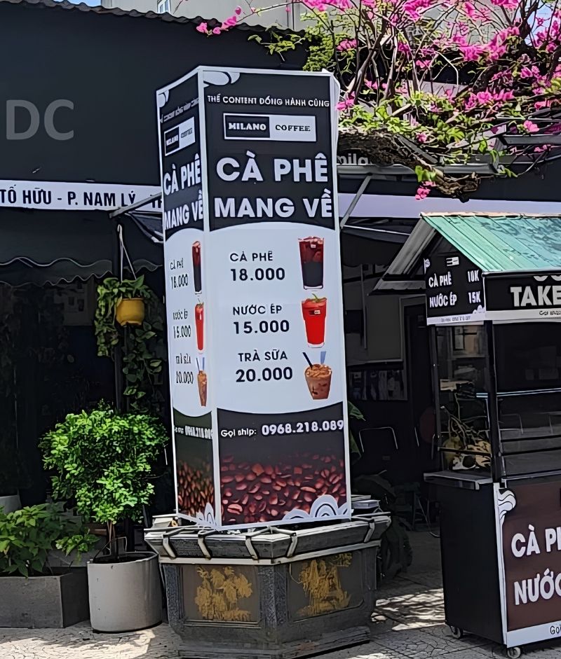Hộp đèn đứng quán cafe