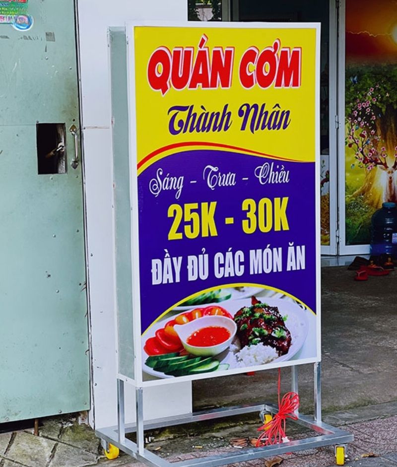 Hộp đèn đứng quán cơm