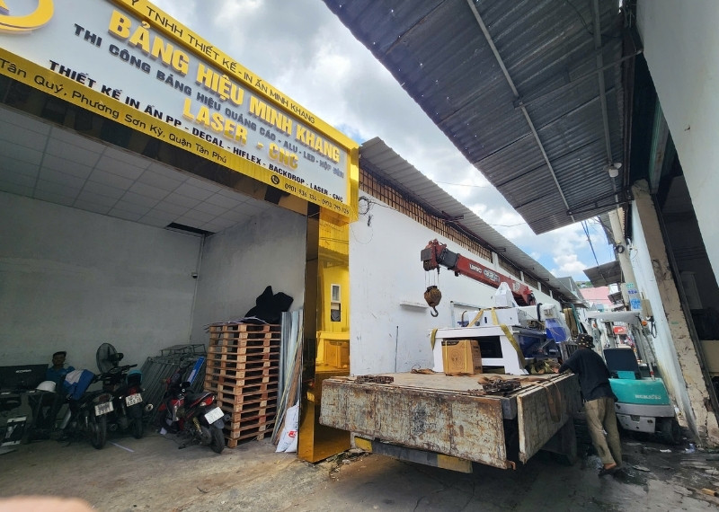 Đơn vị thi công hộp đèn uy tín