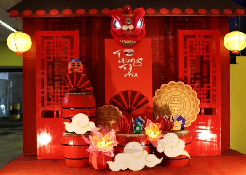 Backdrop Trung Thu tone đỏ ấm cúng