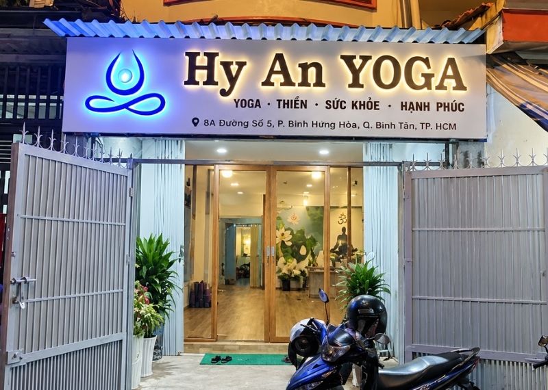Bảng hiệu Hy An Yoga