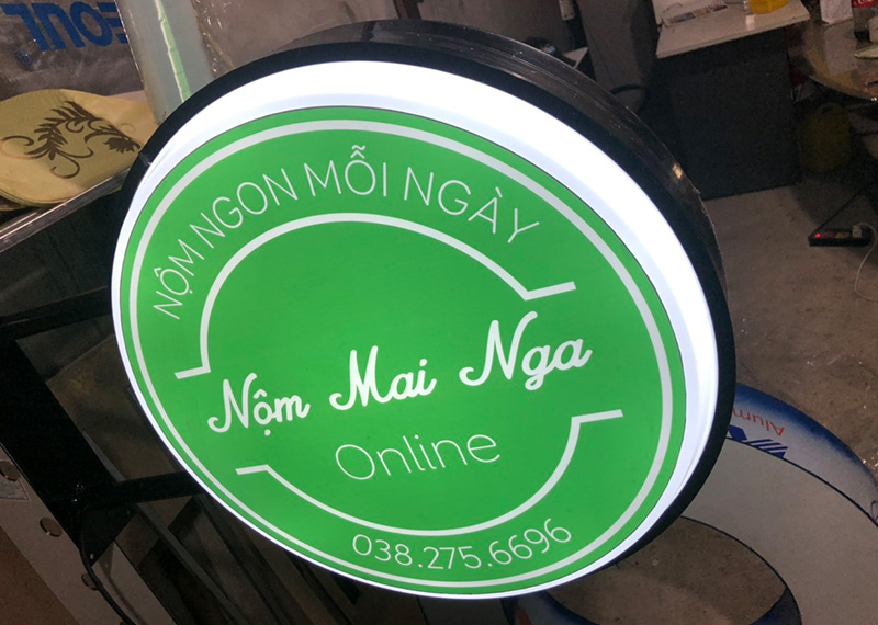 Biển vẫy mica hút nổi